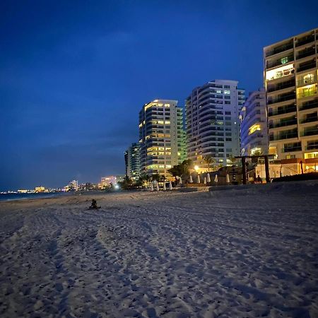 Studio Oceanfront Prime Location كانكون المظهر الخارجي الصورة
