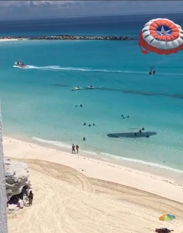 Studio Oceanfront Prime Location كانكون المظهر الخارجي الصورة